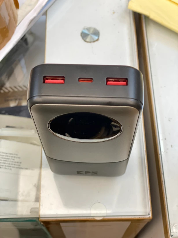 پاوربانک ۲۰۰۰۰ میلی آمپر KPS مدل KPG-202 فست شارژ دو خروجی با نمایشگر LED